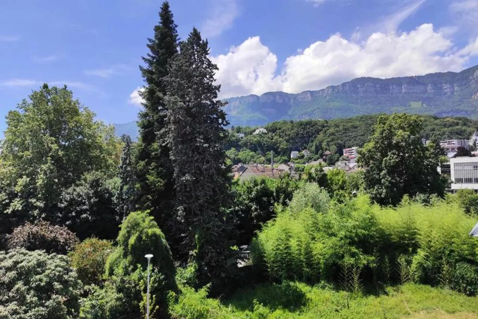 Résidence Le Clos Des Merisiers-View in summer