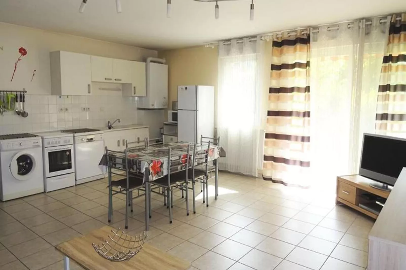 Résidence Le Clos St Louis-Salle à manger