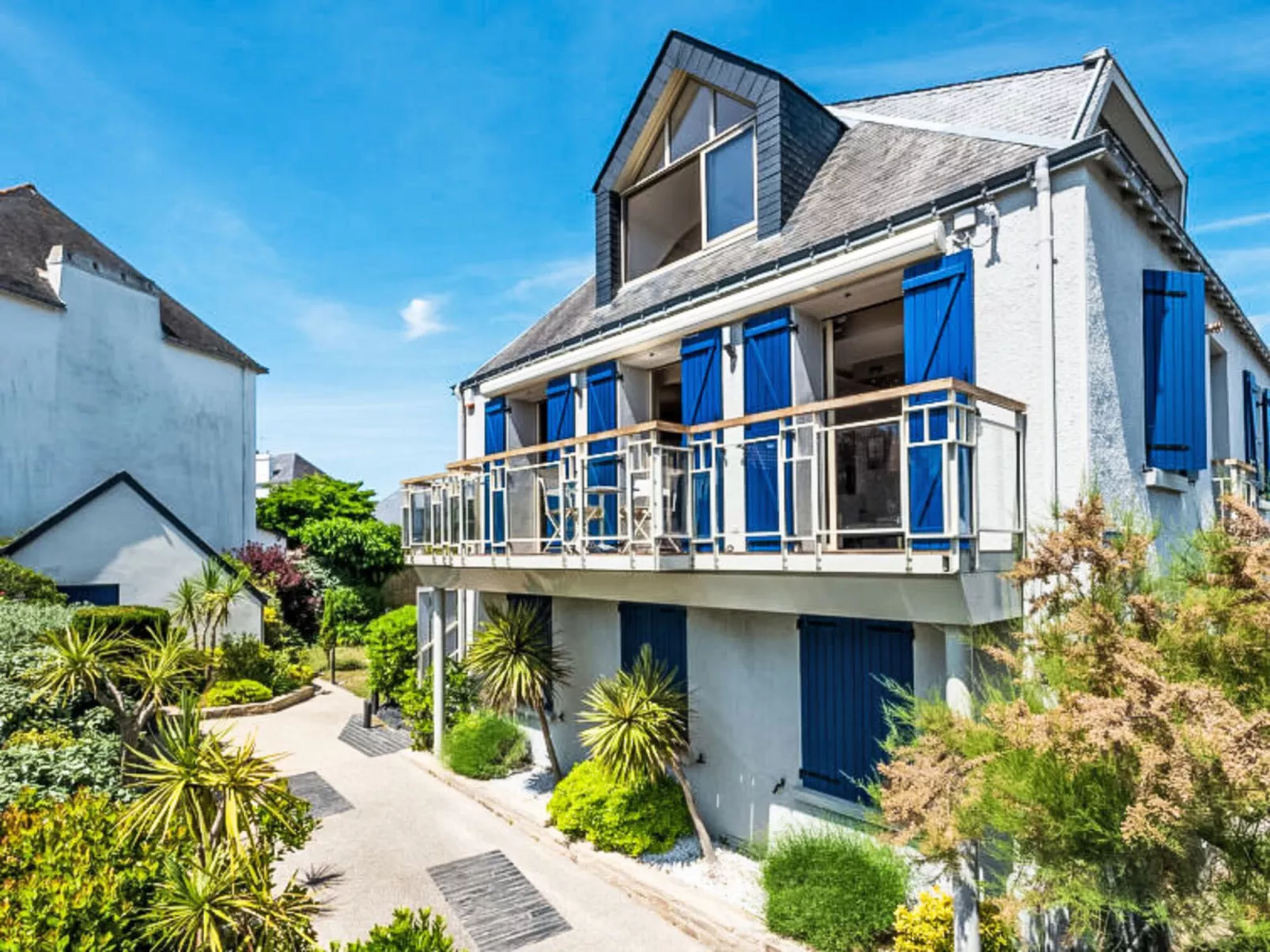 Les Néréïdes-Draußen