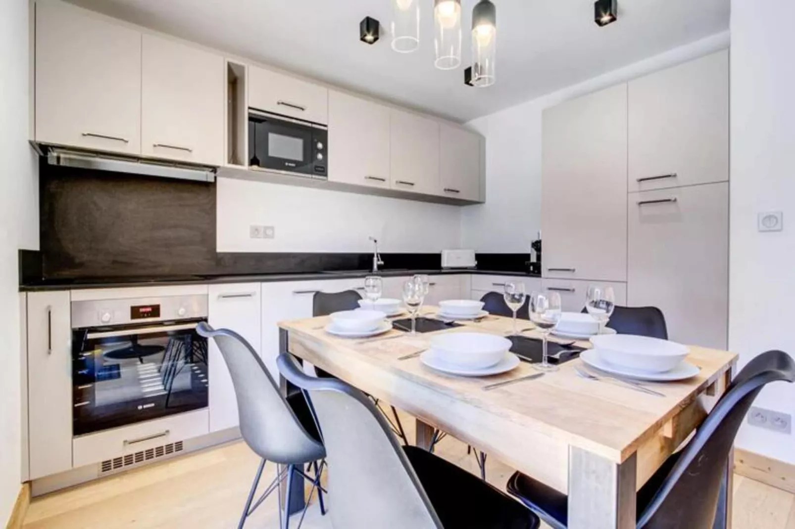 Résidence Frenes Hauts-Dining room