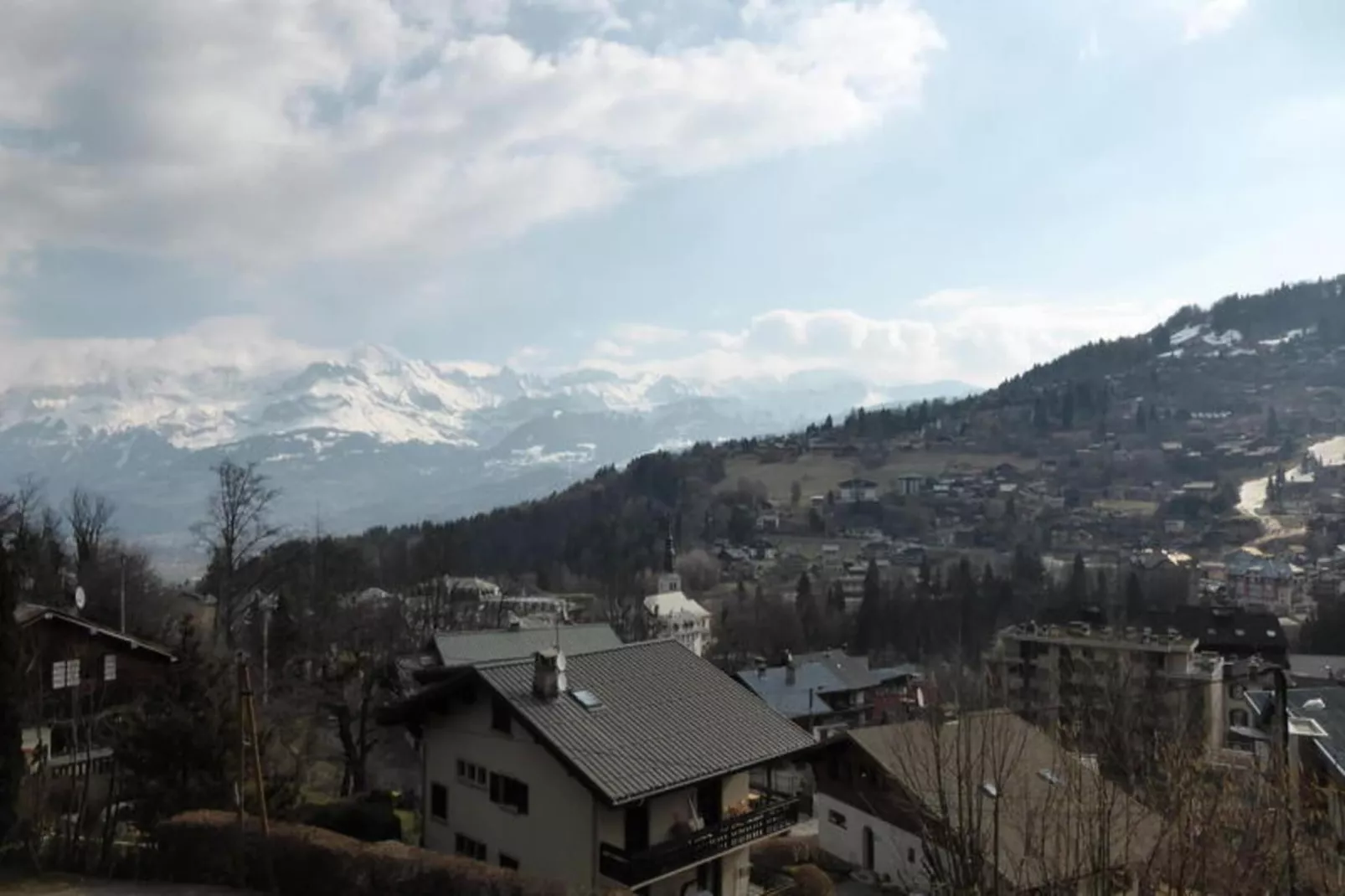 Résidence Les Loges-Exterior in summer