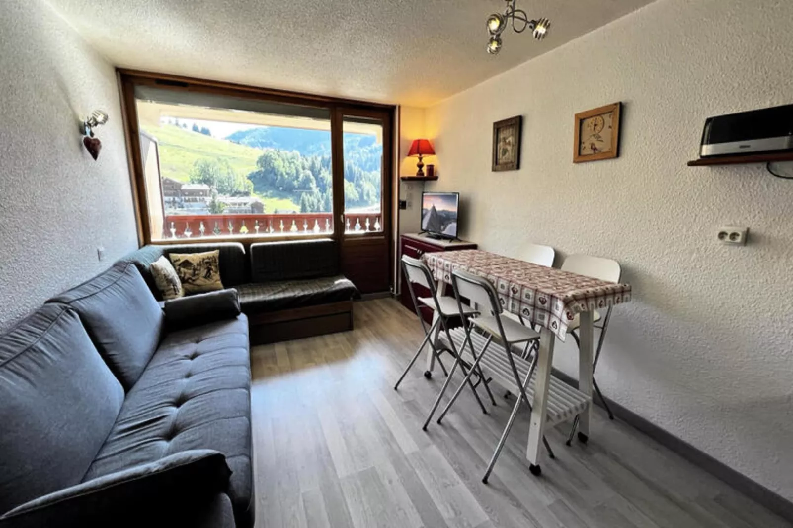 Studio à La Clusaz-Esszimmer