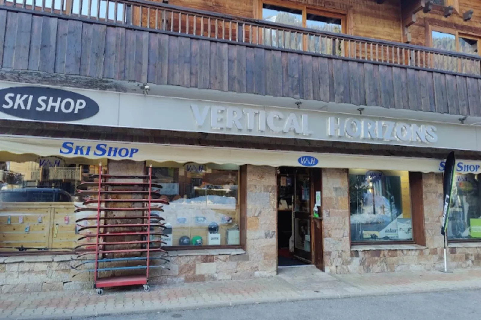 Résidence Les Perthuis-Exterior in summer