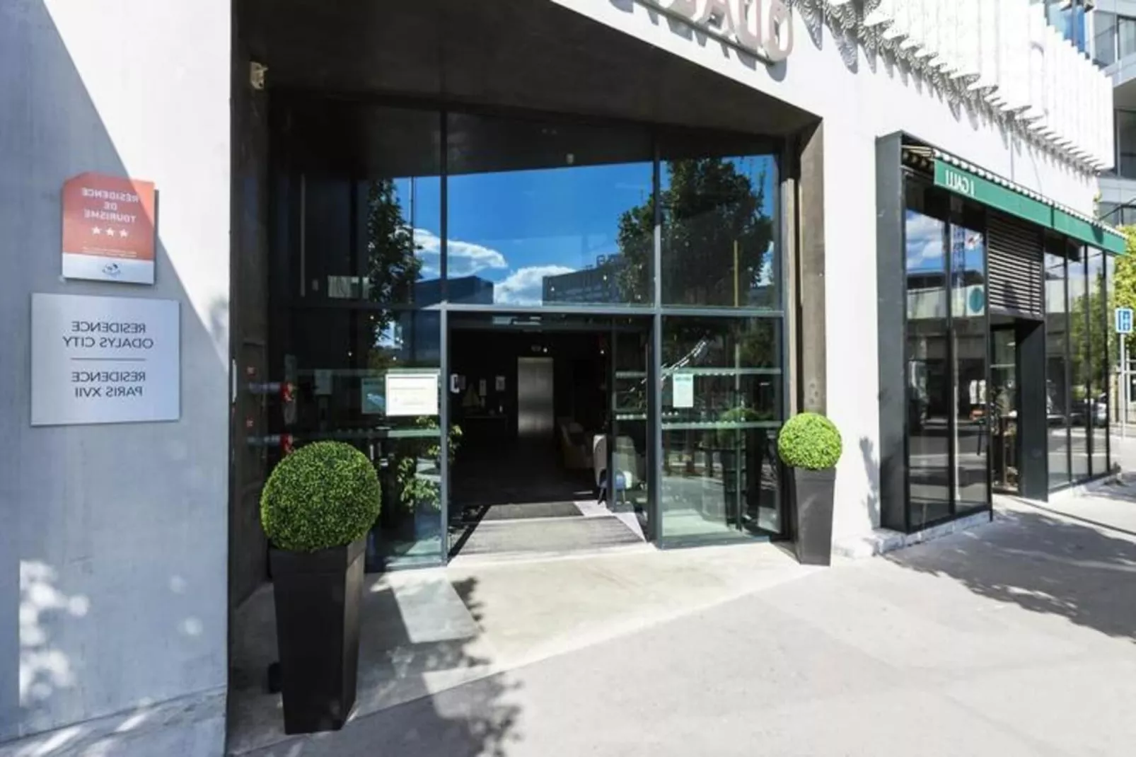 Appart'hôtel Odalys Paris XVII-Exterior in summer