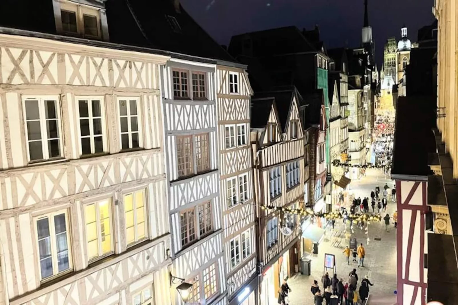 🌴 L'exotique - Vue Pl. Vieux March&eacute; - Standing-Image-tags.