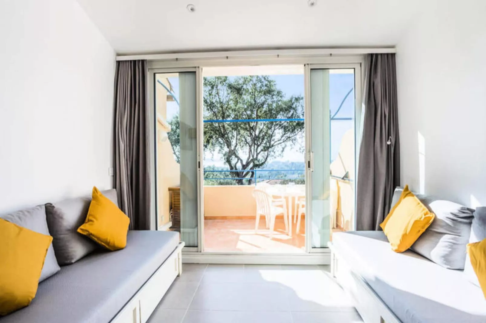 Les Appartements aux Restanques du Golfe de St Tropez - maeva Home-Exterior in summer