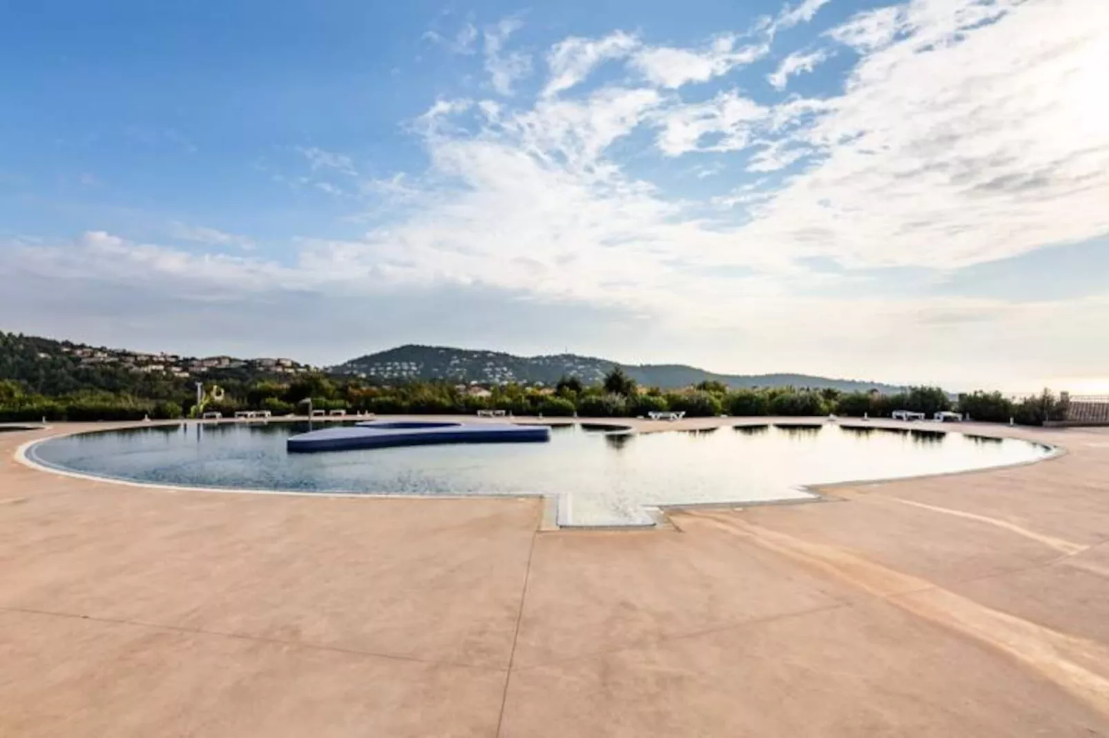 Appartement à Roquebrune près des Issambres-Image-tags.