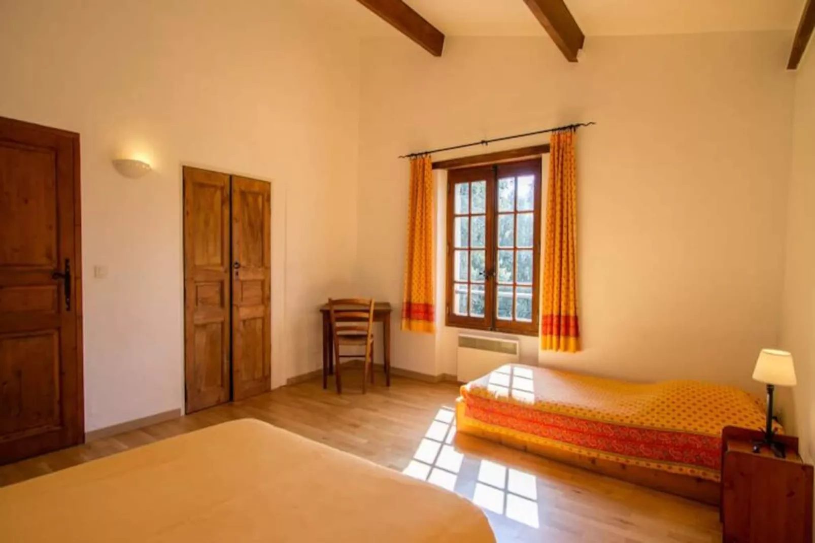 L'oubradou, Mas De Charme, Piscine Partag&eacute;e En Provence, Nature Et Calme-Image-tags.