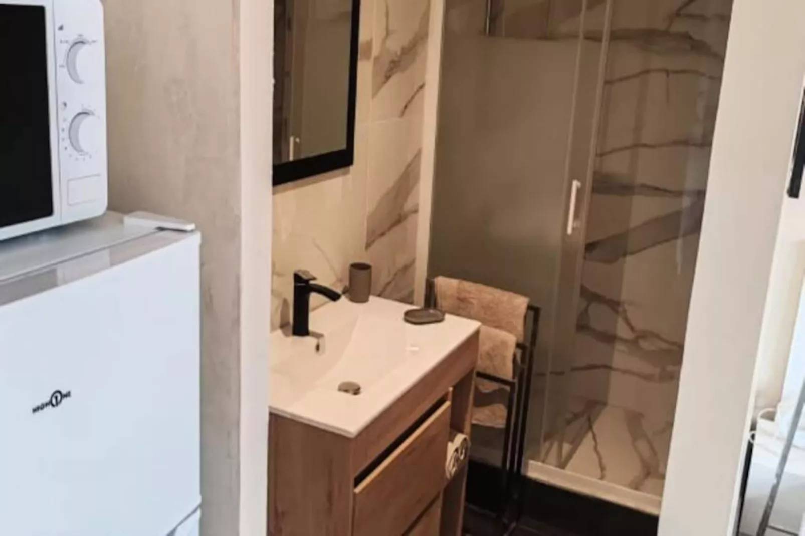 La Roseraie- Pernes-les-fontaines-Image-tags.