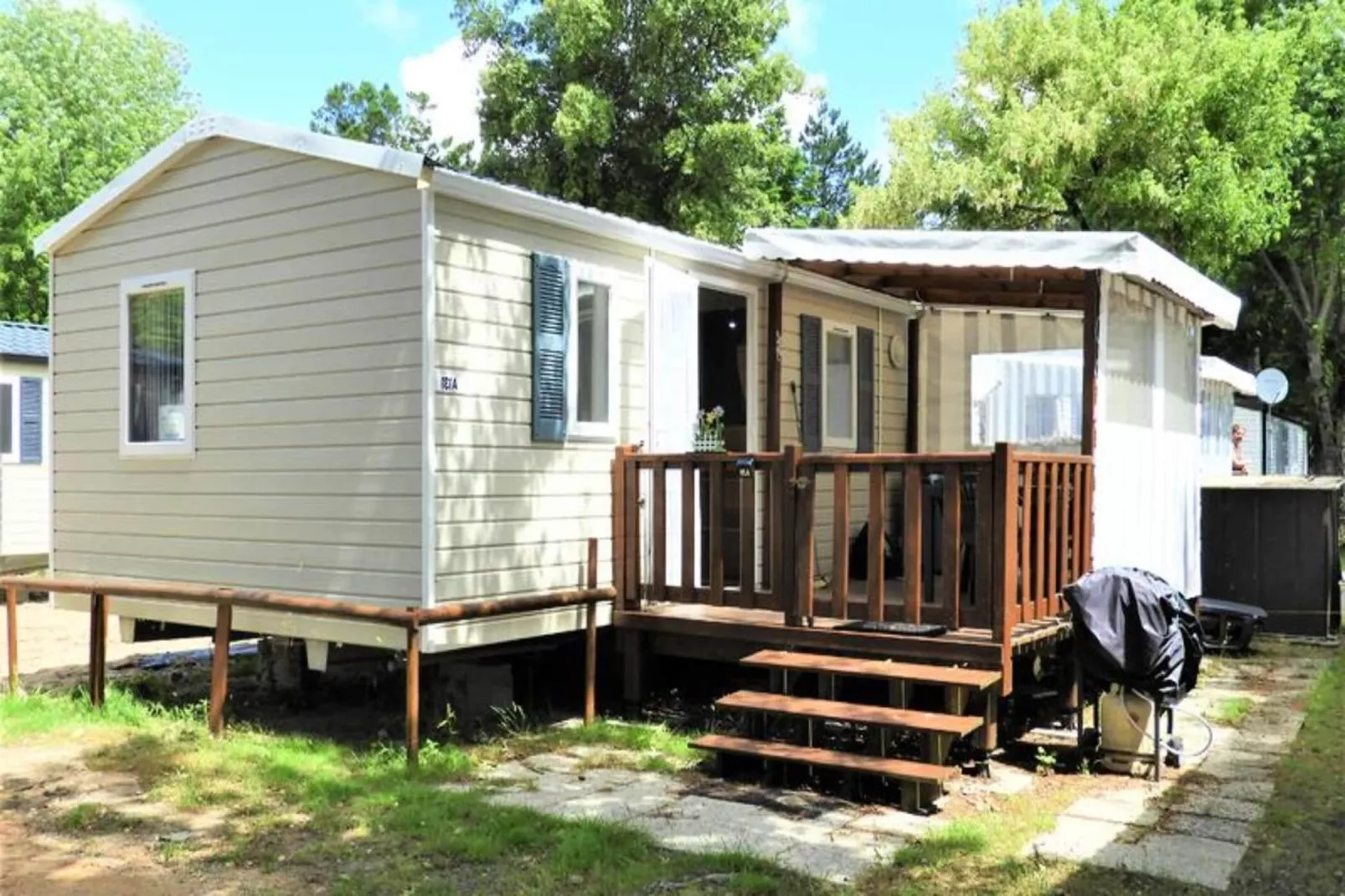 Mobil-home 6 pers. avec accès piscine et complexe aquatique-Extérieur été