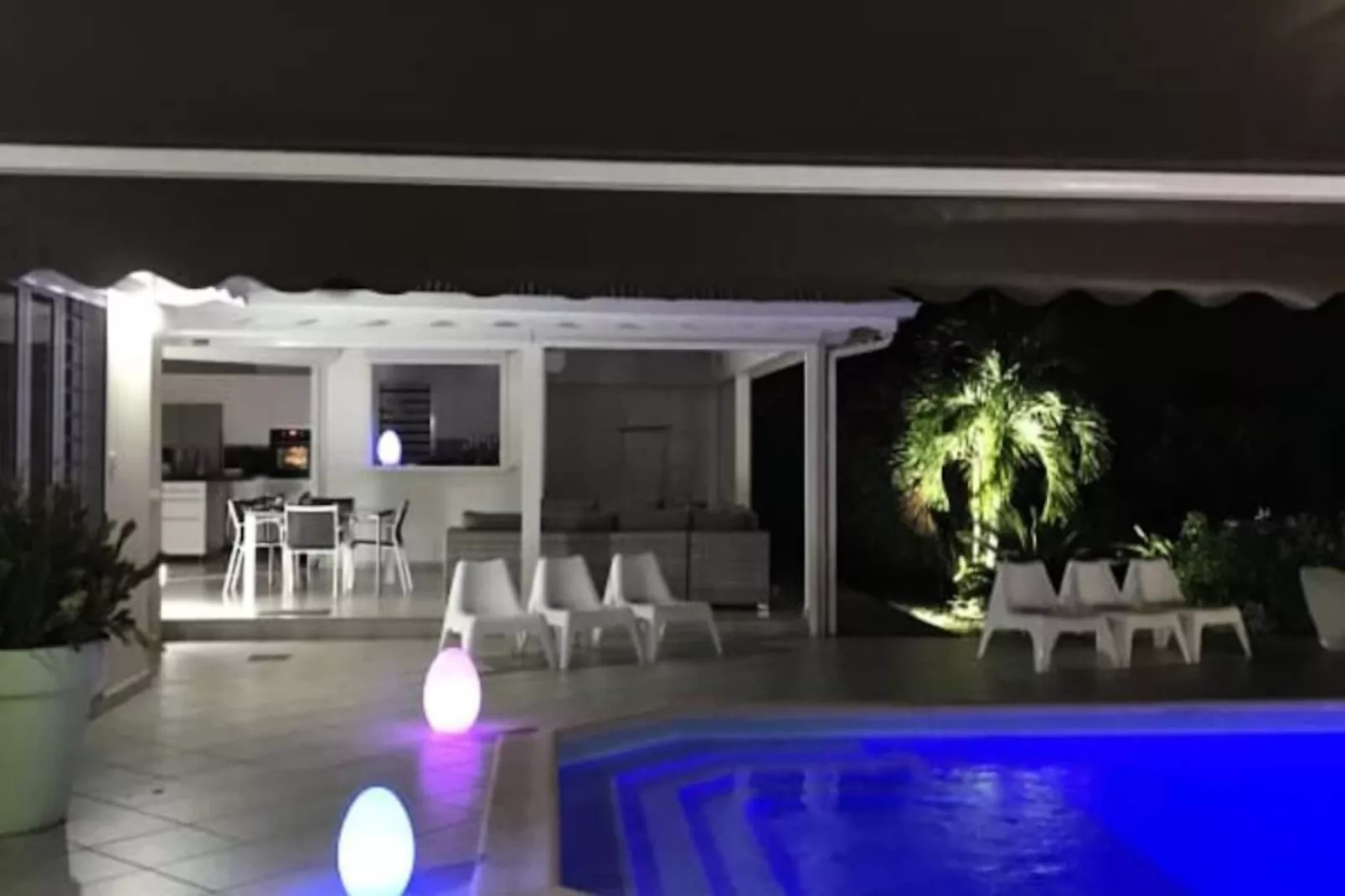 Villa Arbre Du Voyageur-Image-tags.