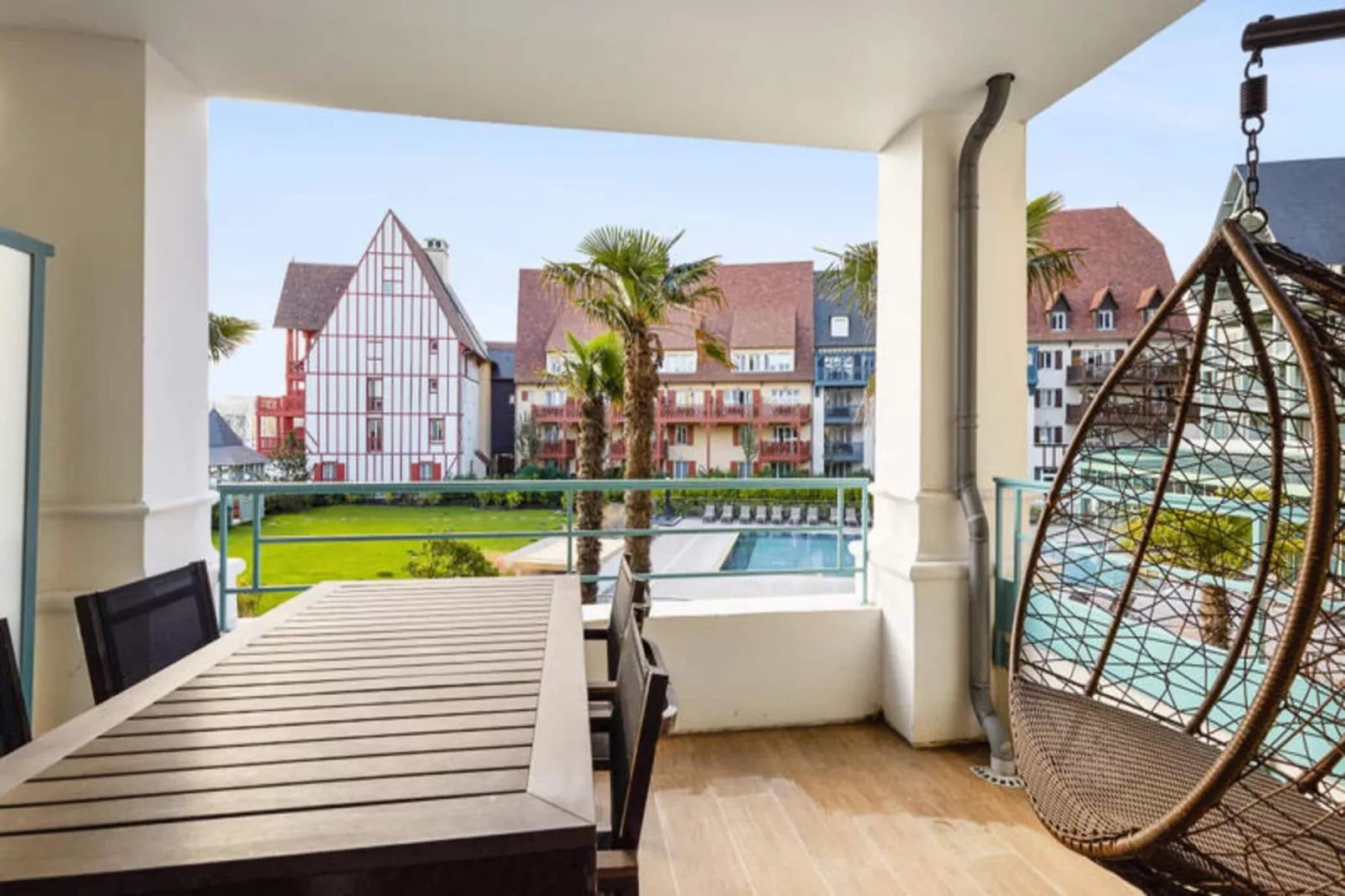 Résidence Presqu'Ile de la Touques-Exterior in summer