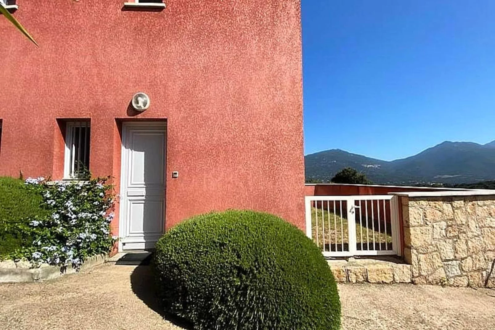 Résidence A Machja-Außenbereich Sommer