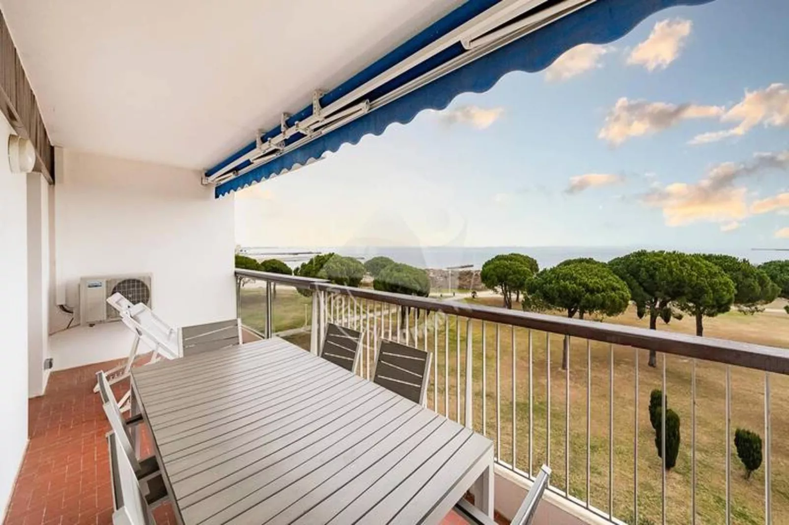 Résidence "le Frédéric Mistral"-Terrasse / balcon