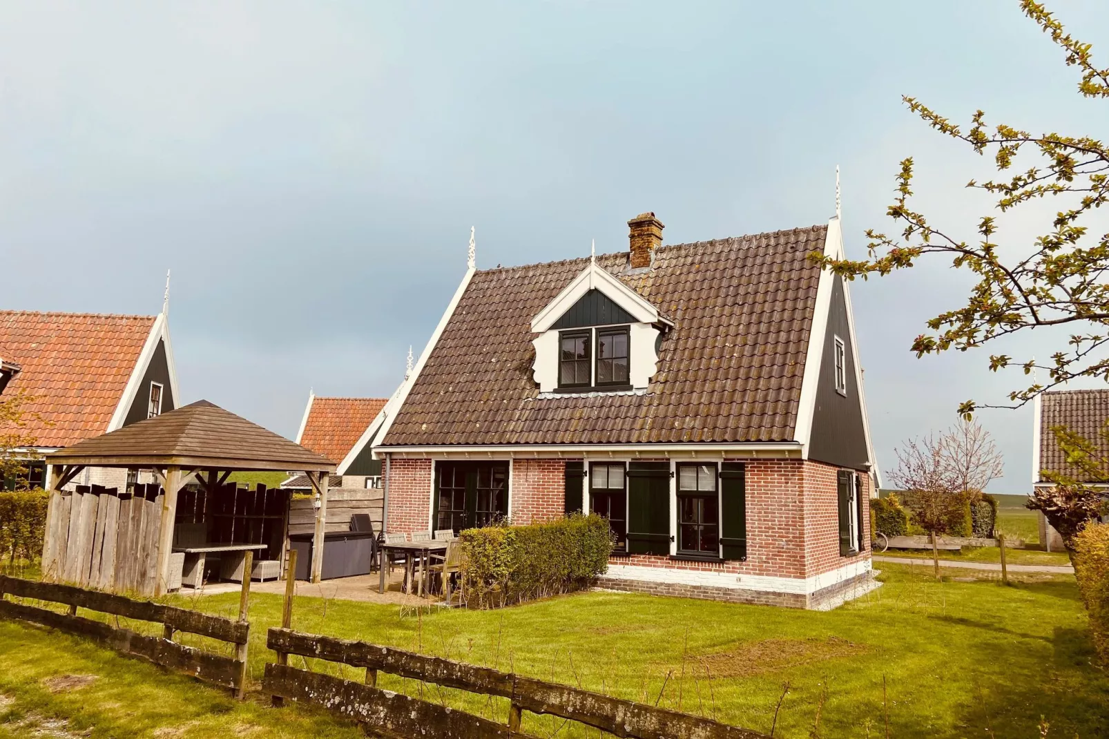 Recreatiepark Wiringherlant - Villa 14-Extérieur été