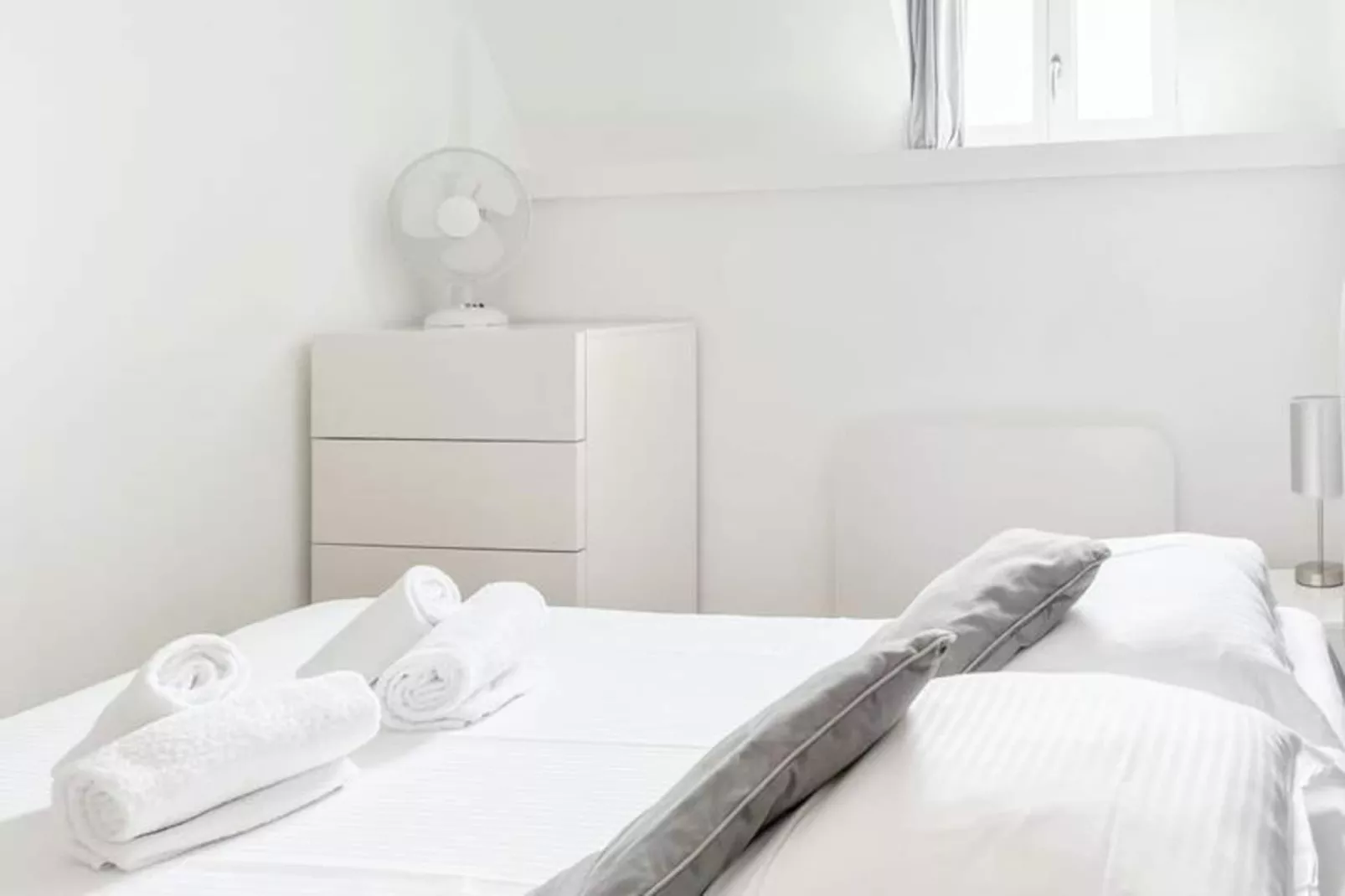 Bel Appartement Dans Un Immeuble Historique Proche Des All&eacute;es De Tourny-Image-tags.