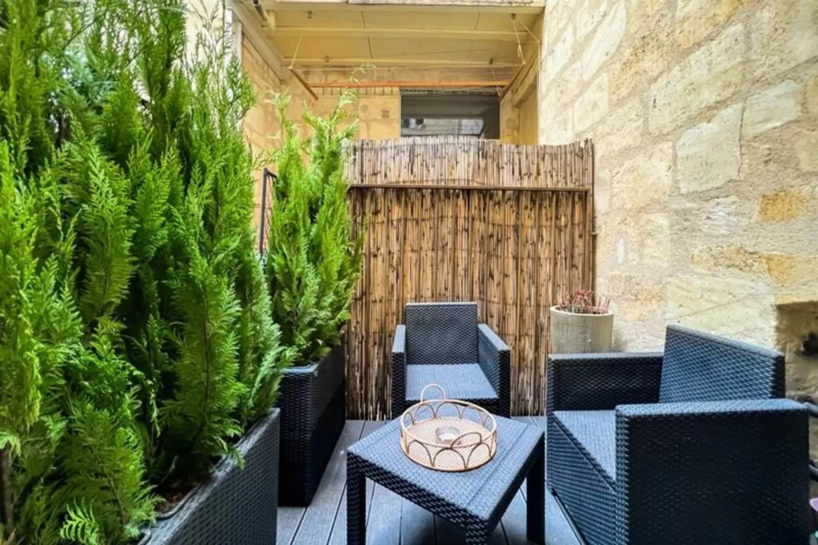 Superbe Appartement &agrave; La Belle Pierre Pour 4 Dans La Rue Des Antiquaires-Exterior in summer