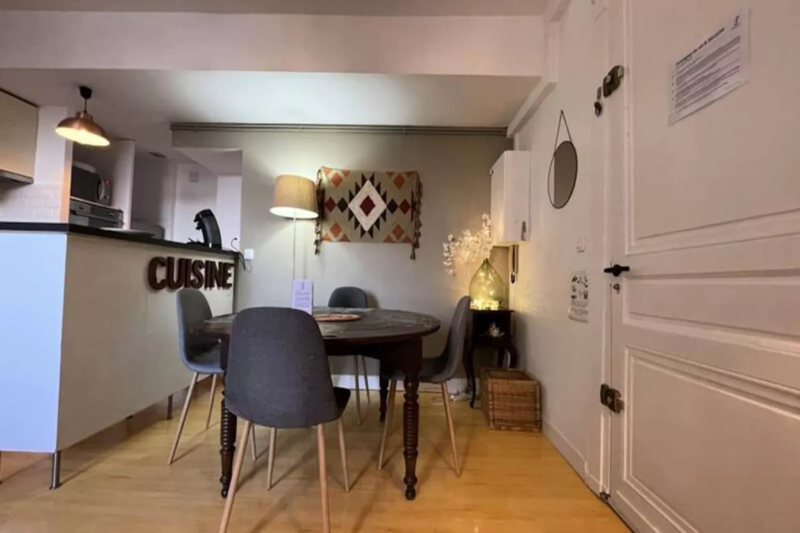 Superbe Appartement Joliment D&eacute;cor&eacute; Pour 4 P Sur Les Quais De Bordeaux-Image-tags.