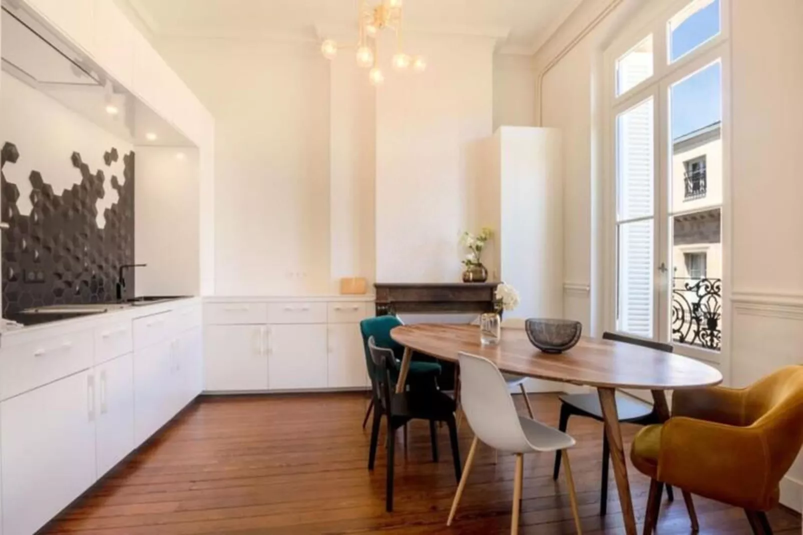 Appartement De Haut Standing Pour 6 Situ&eacute; Au Coeur Du Centre Historique-Dining room