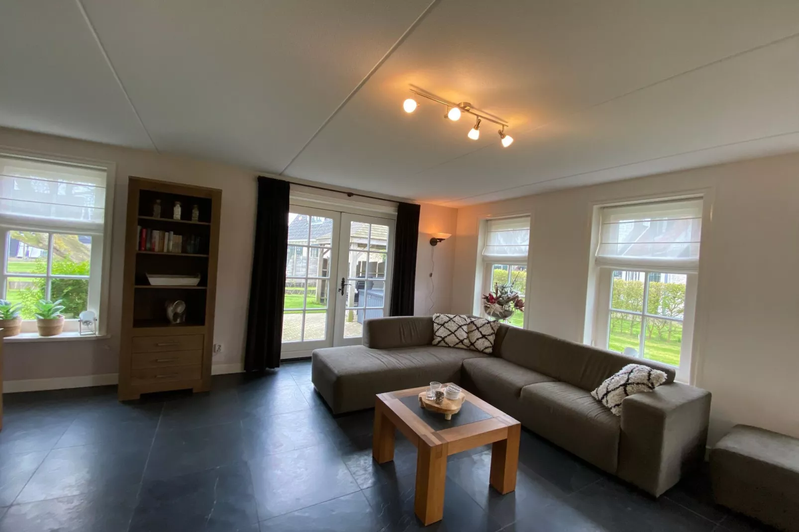 Recreatiepark Wiringherlant - Villa 14-Salon