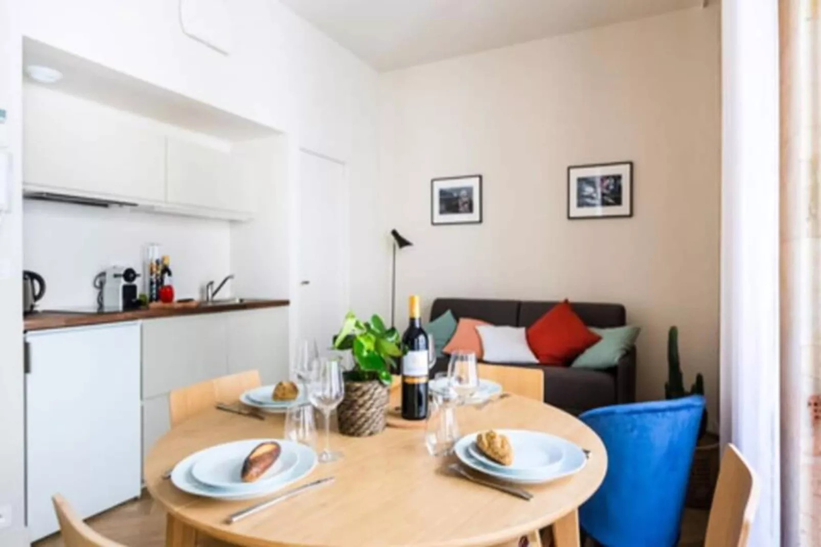 Superbe Appartement Typiquement Bordelais En Hypercentre Pour 4 Personnes-Dining room