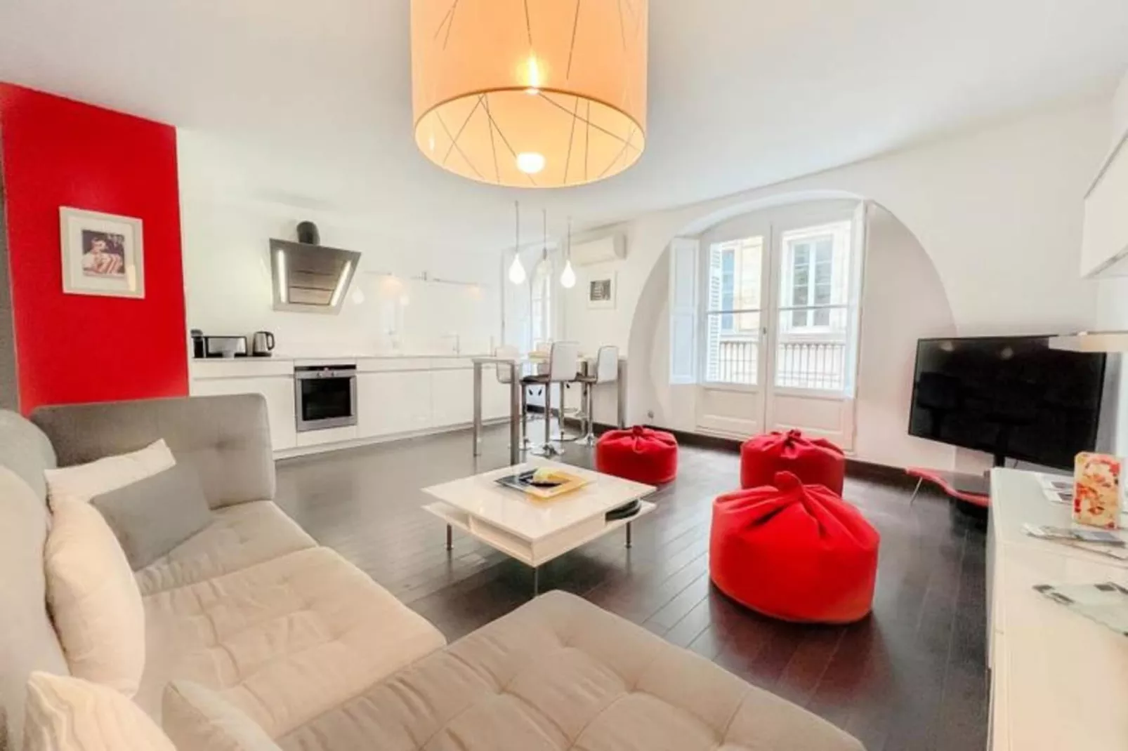 Appartement De Haut Standing Authentique Situ&eacute; Au Coeur Du Triangle D'or-Außenbereich Sommer