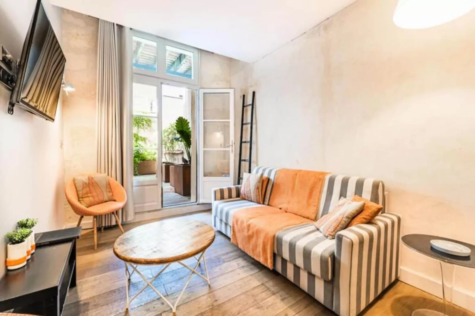 Magnifique Appartement 2 Chambres Avec Terrasse-Exterior in summer