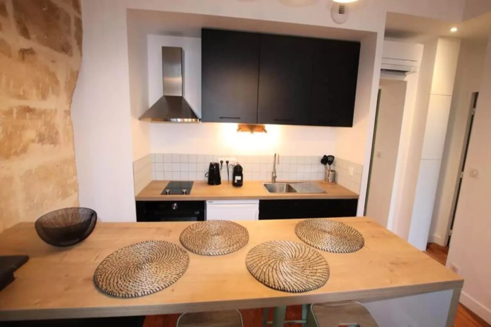 Charmant Et Rayonnant Appartement De 55 M&sup2; Situ&eacute; Dans Le Coeur De Bordeaux-Salon