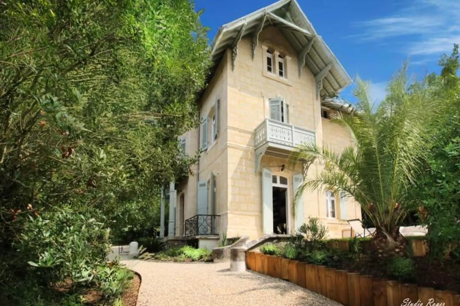 Villa Familiale R&eacute;nov&eacute;e &agrave; Arcachon &ndash; 6 Ch, 4 Sdb, Entre 8 &agrave; 10 Pers-Ambiente