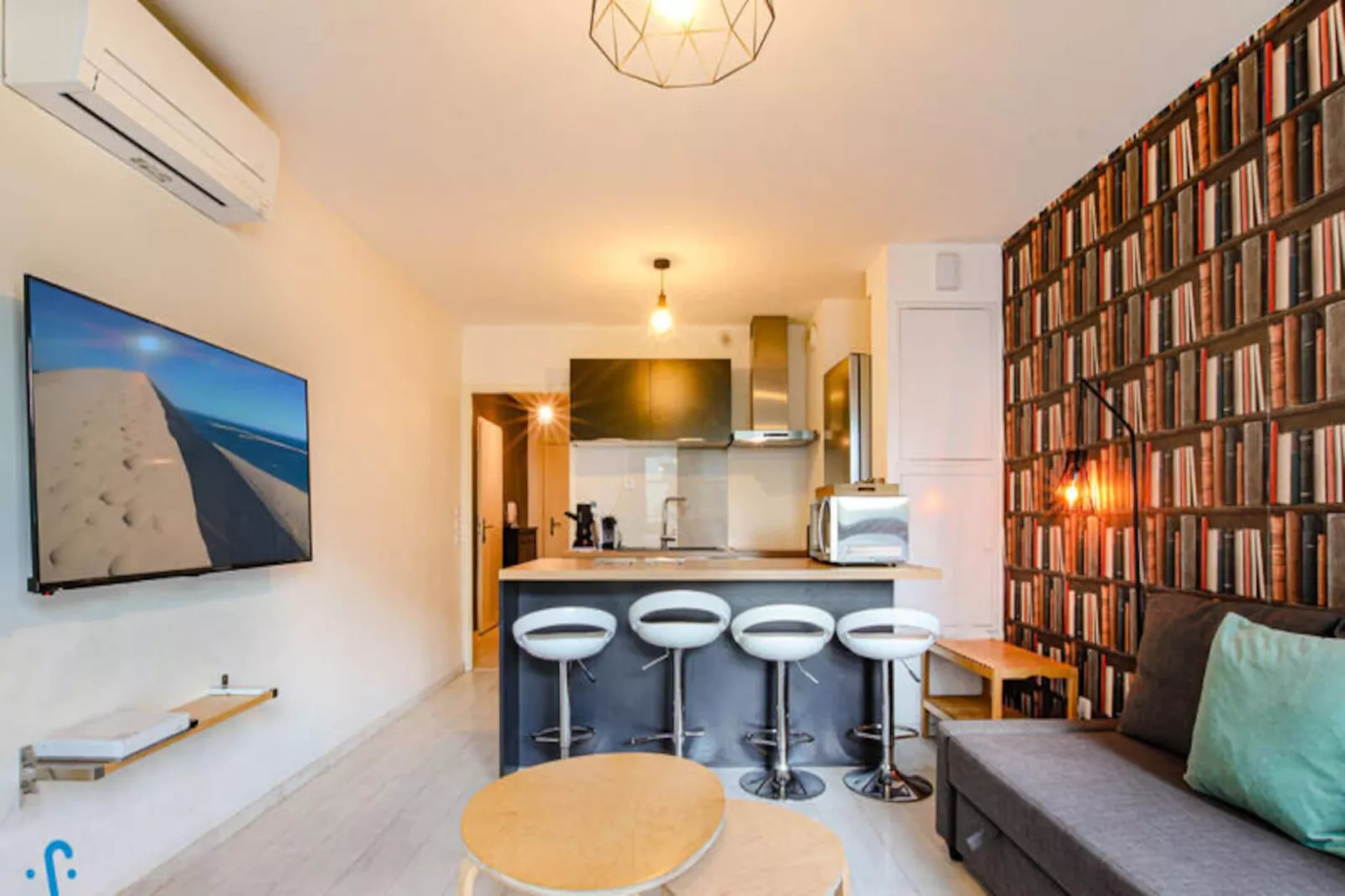 Appartement Charmant Et Moderne Pour 4 Avec Parking, Proche Cit&eacute; Du Vin-Image-tags.