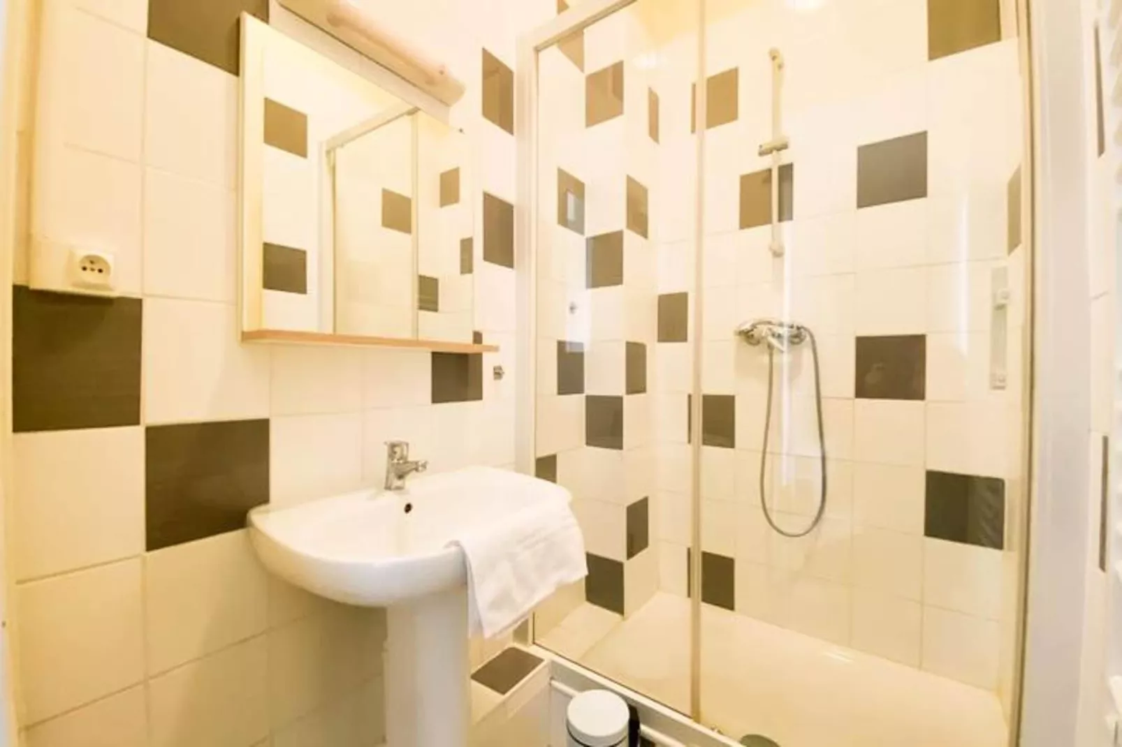 Le Berri'appart | T3 Tout &eacute;quip&eacute; | Tramway, Gare 🚡-Bathroom