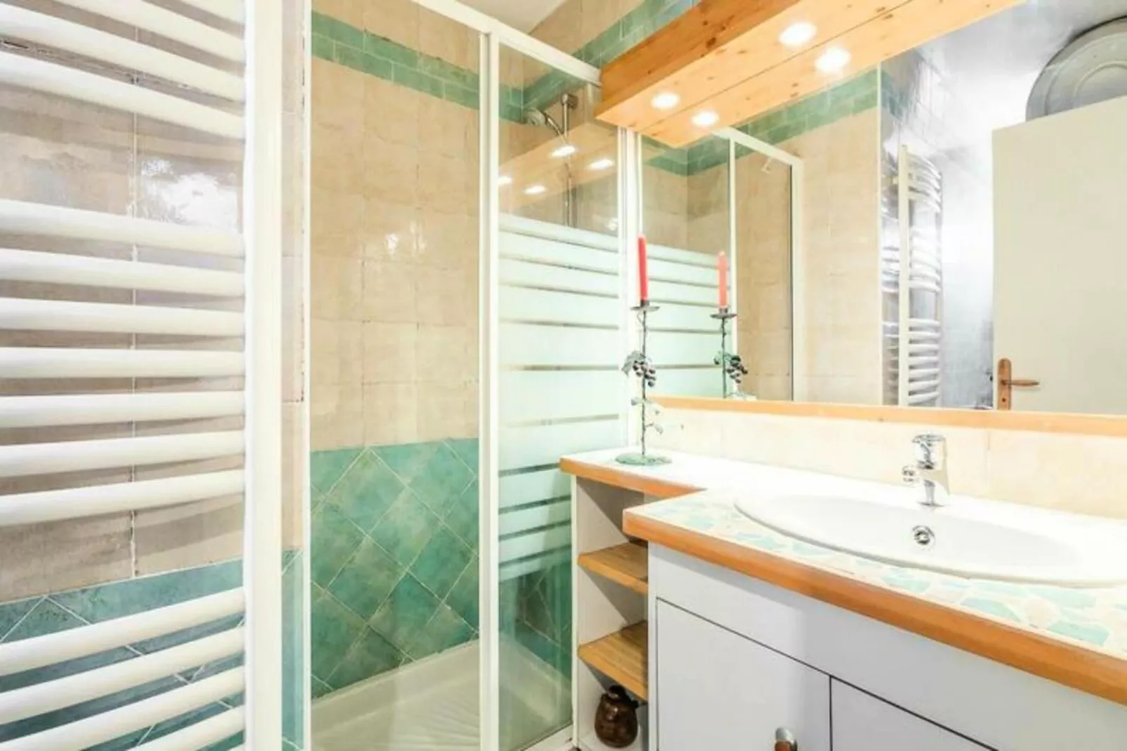 Appartement à l'Alpe d'Huez retour skis aux pieds - maeva Home-Exterior in summer