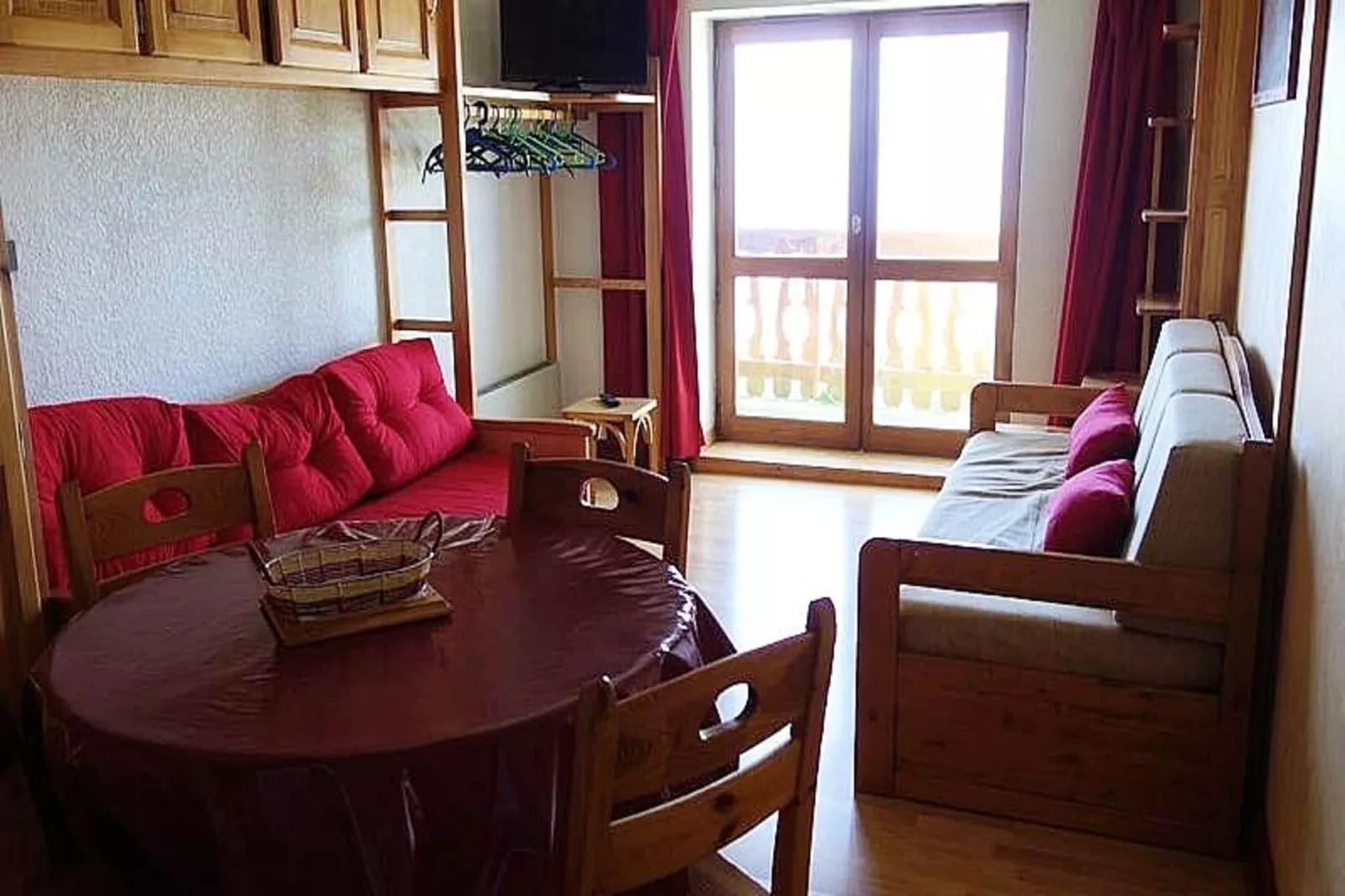 Résidence Menandiere-Dining room