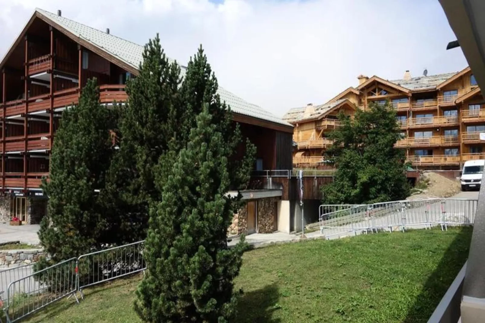 Résidence Dome-Exterior in summer