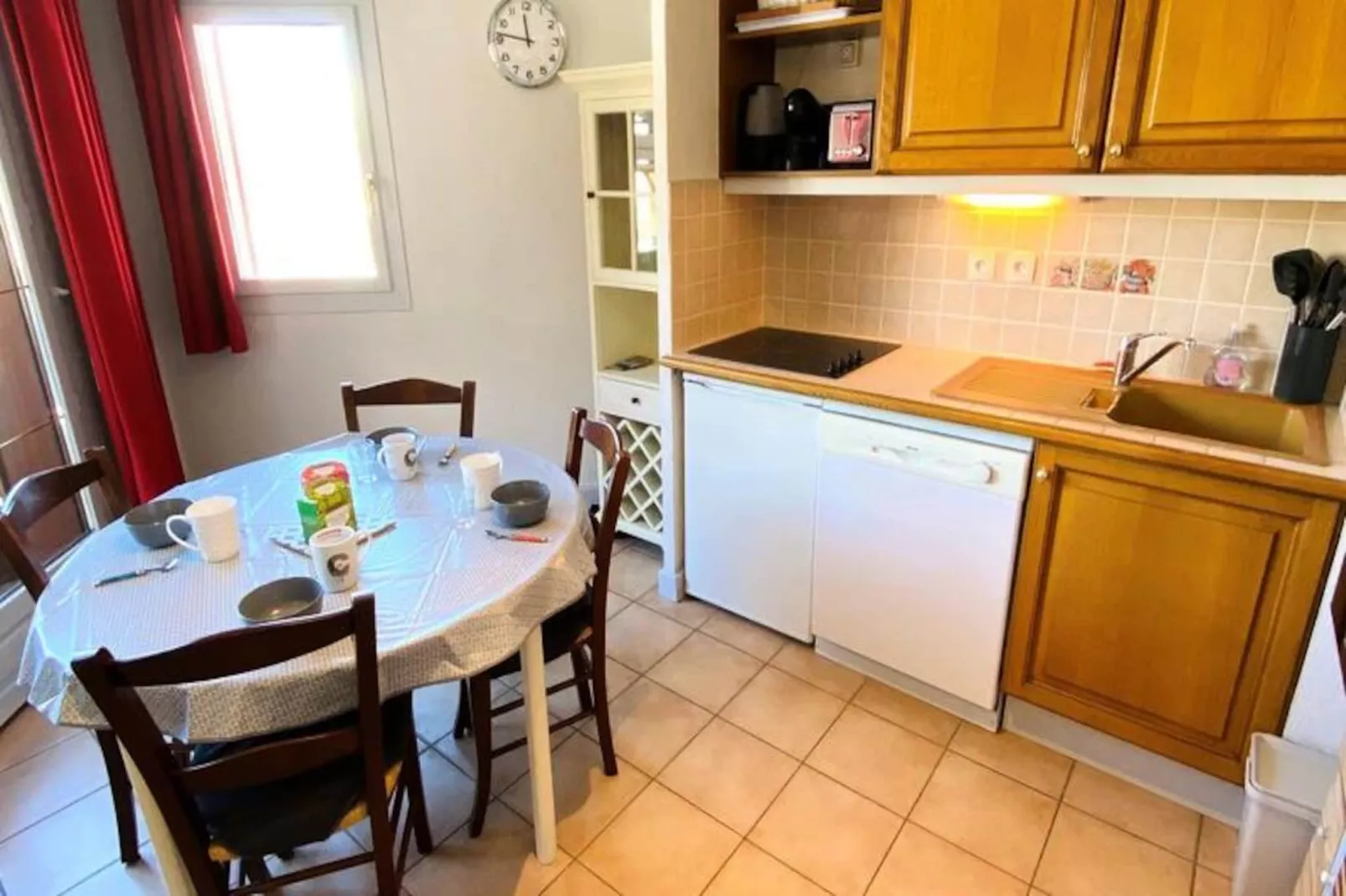 Chalet D'or B-Image-tags.