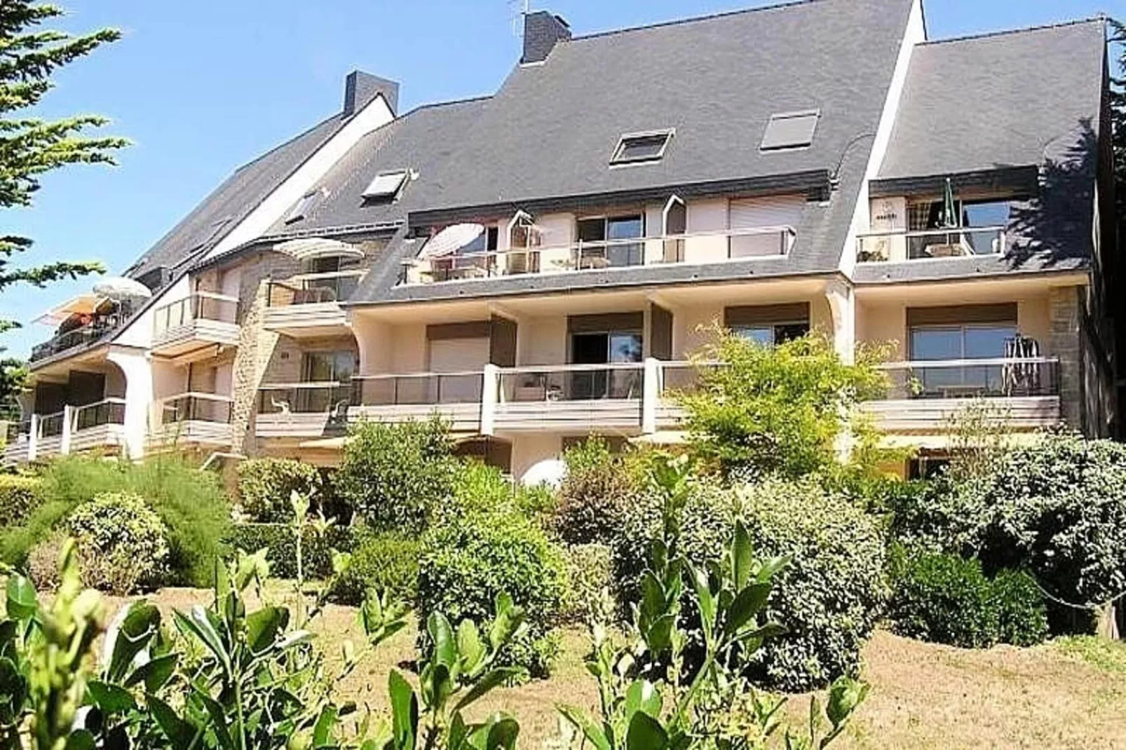 Résidence Bois D'amour-Exterior in summer