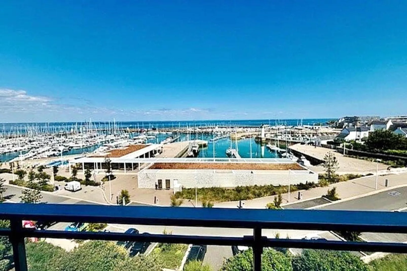 Résidence Le Mane-View in summer