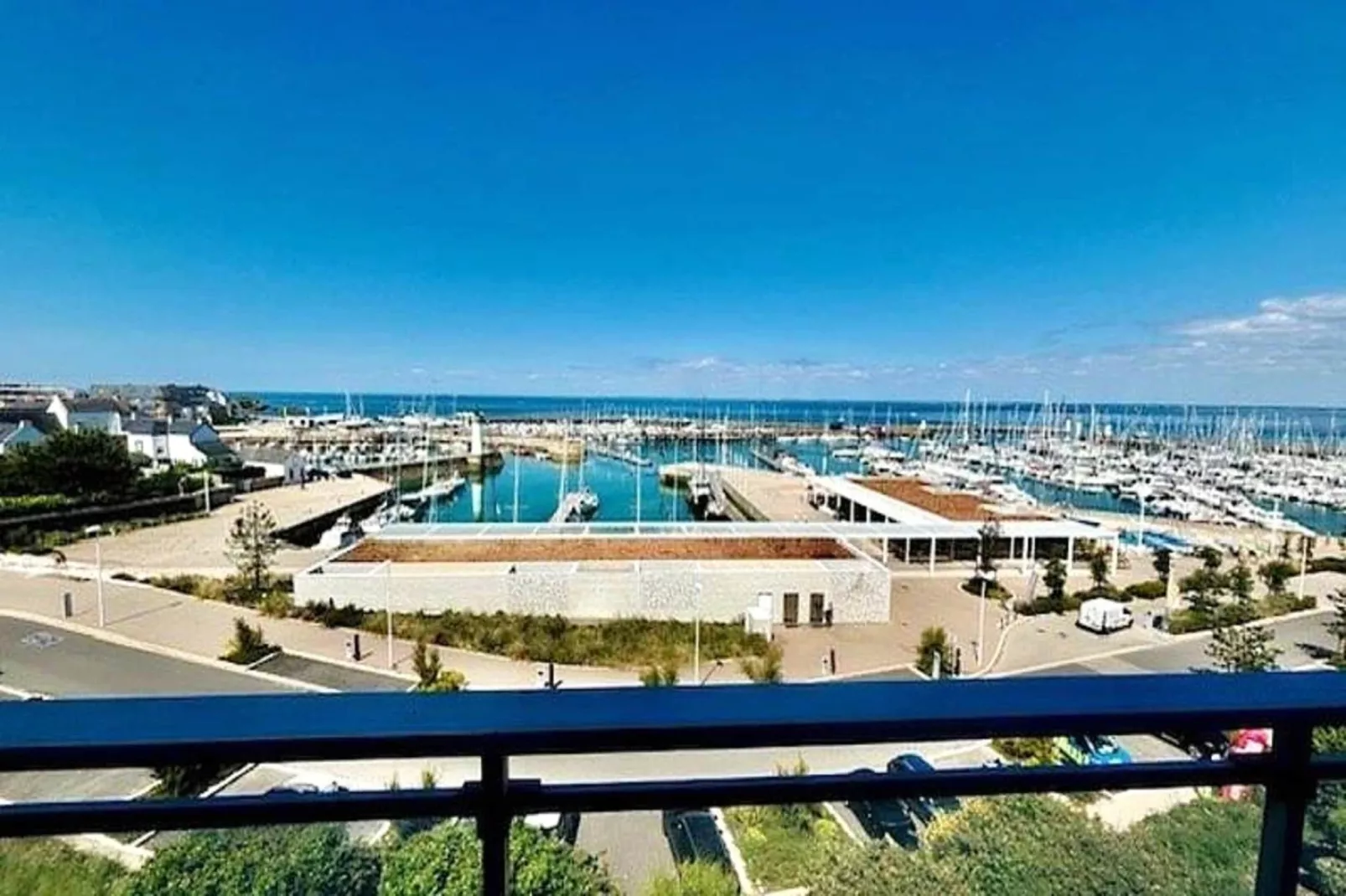 Résidence Le Mane-View in summer