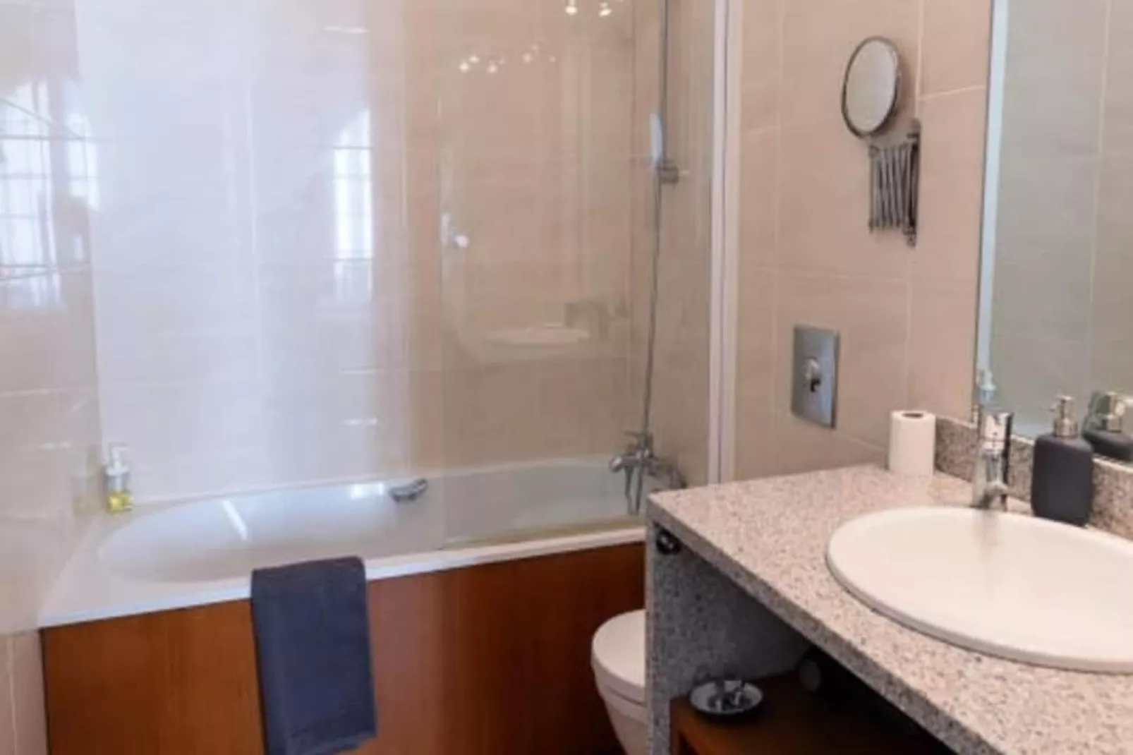 Appartement  Spacieux En Plein Centre-ville-Bathroom