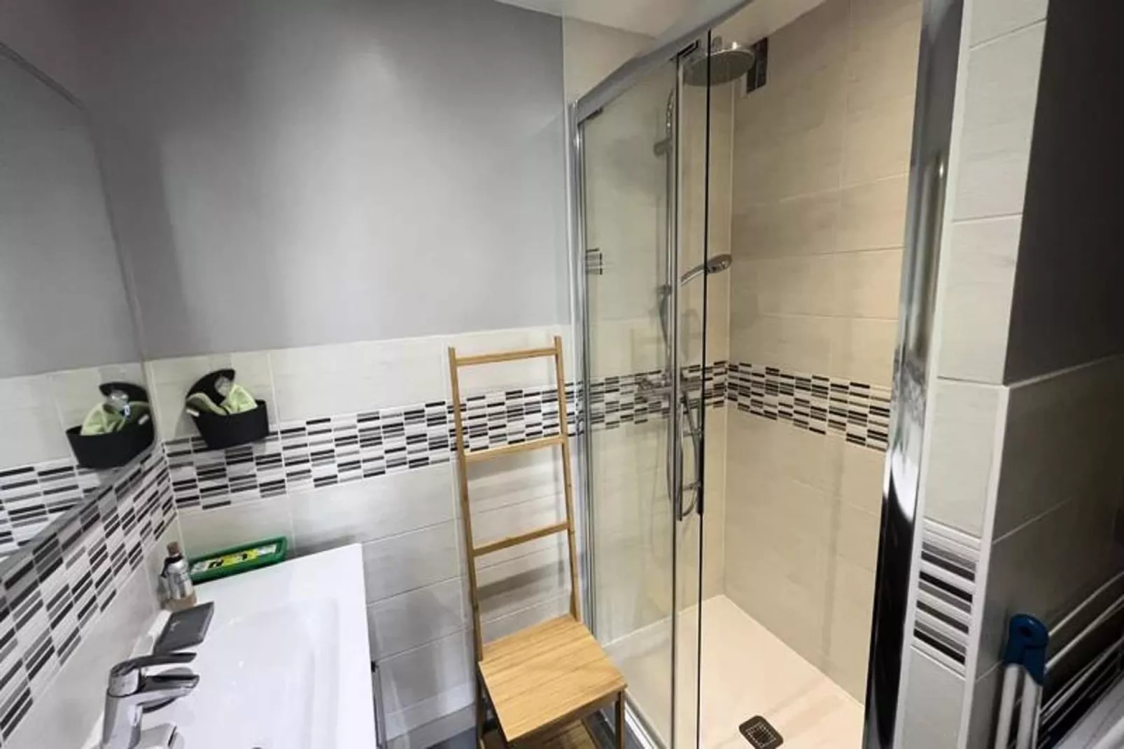 Superbe Appartement Avec Balcon, Garage, 3ch, &agrave; 5min De La Plage-Bathroom