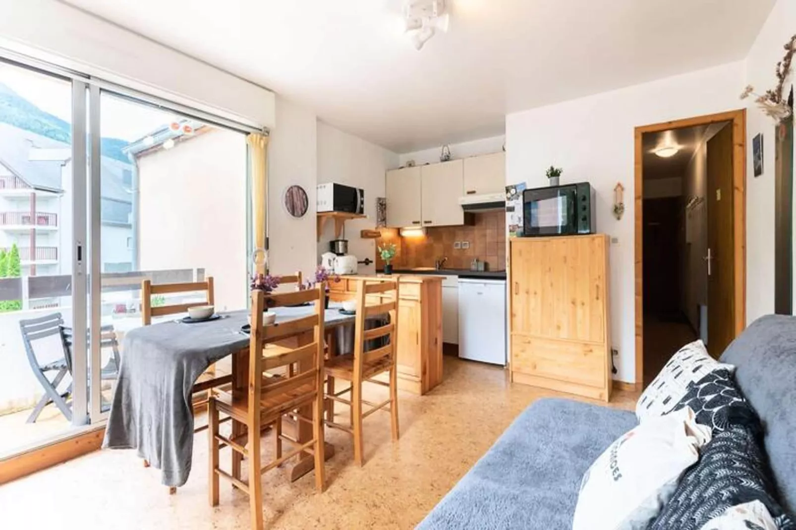 Résidence H.th.ii:bat.8-Dining room