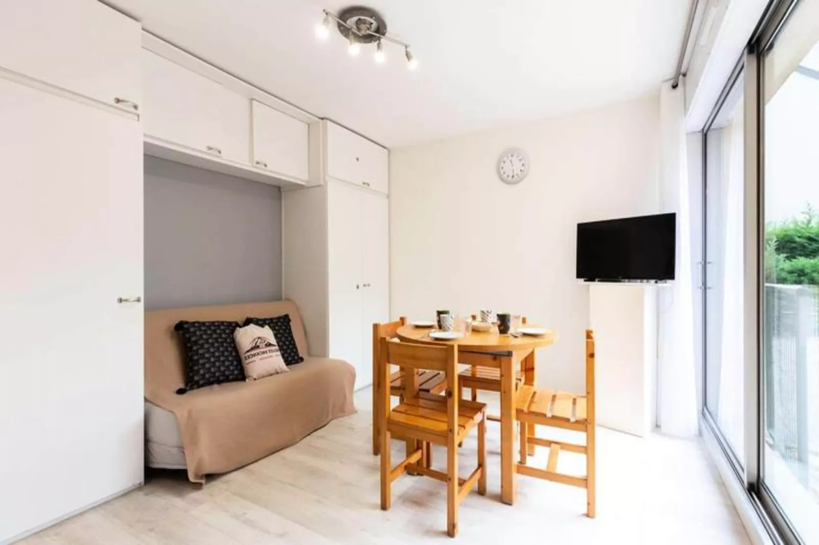 Résidence H.th.ii:bat.6-Living room