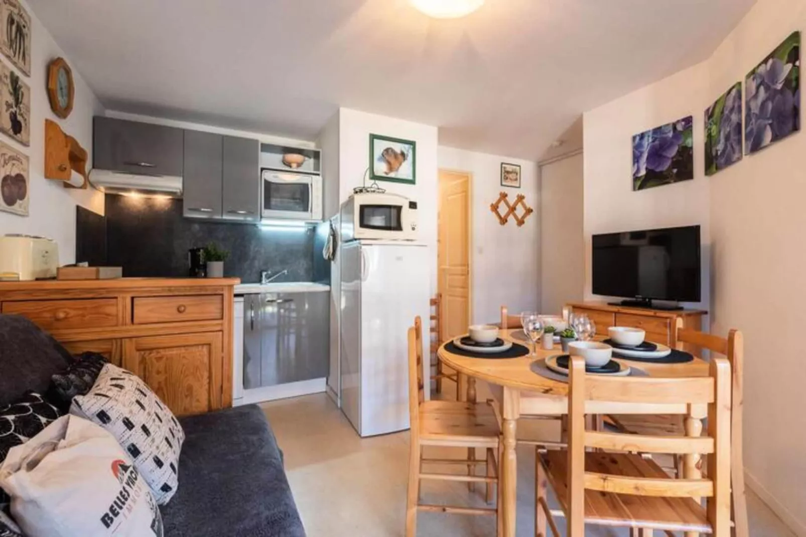 Résidence Arches D'aure B-Dining room