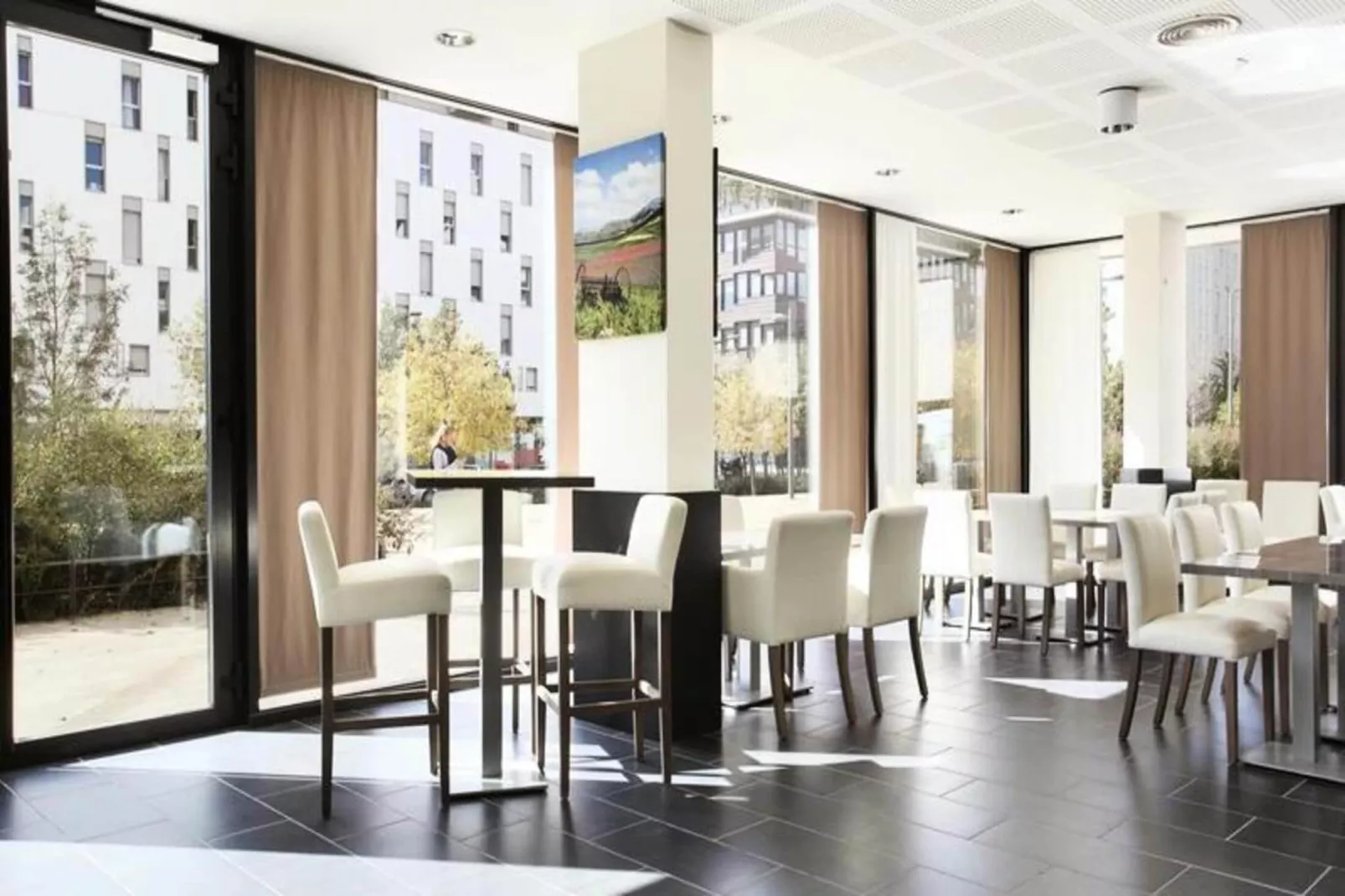 Appart'hôtel Odalys Confluence-Exterior in summer