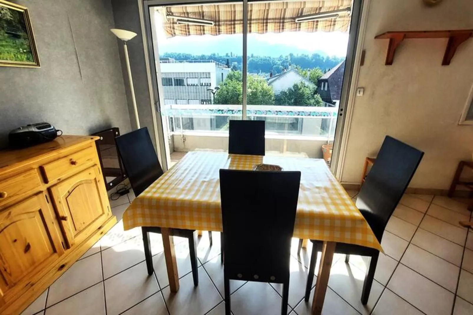 Résidence Le Comte Vert-Dining room