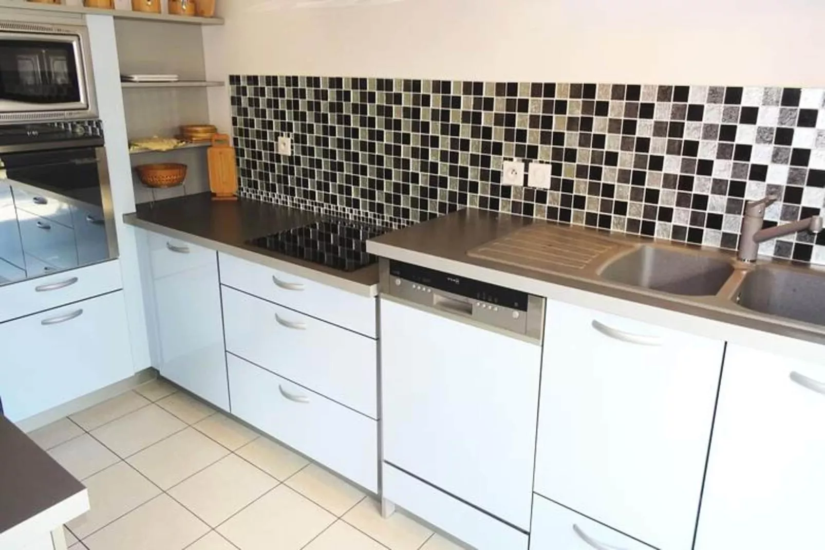 Residence Les Aiguieres-Kitchen