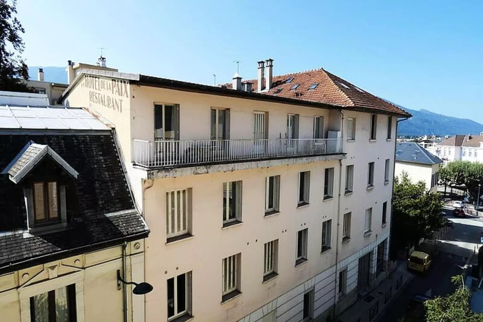 Résidence Le Juturna-Exterior in summer