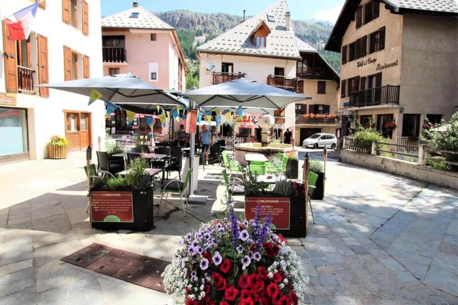 Résidence Aiguille Grive Bat I - Exterior in summer