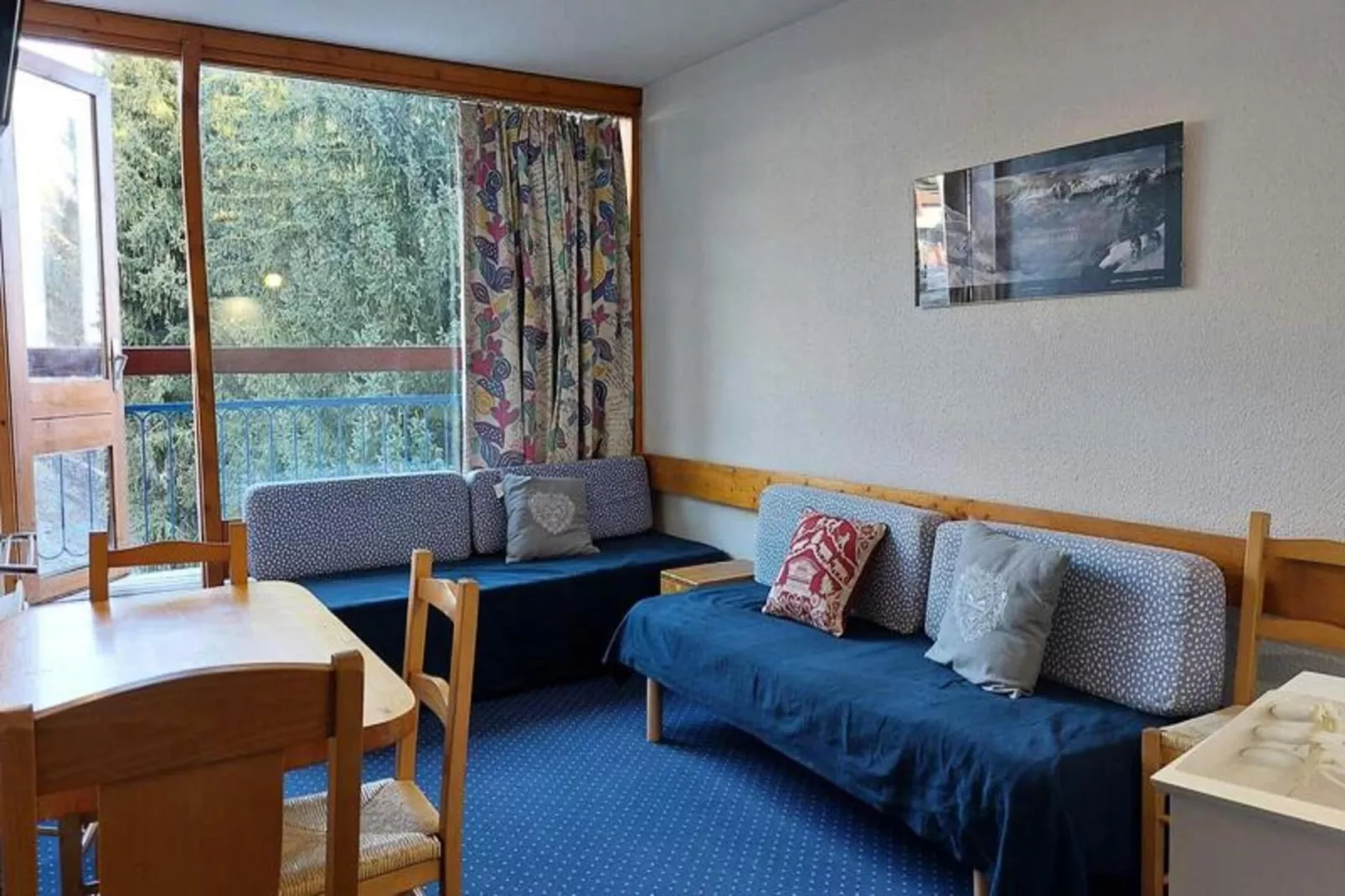 Résidence Miravidi-Exterior in summer