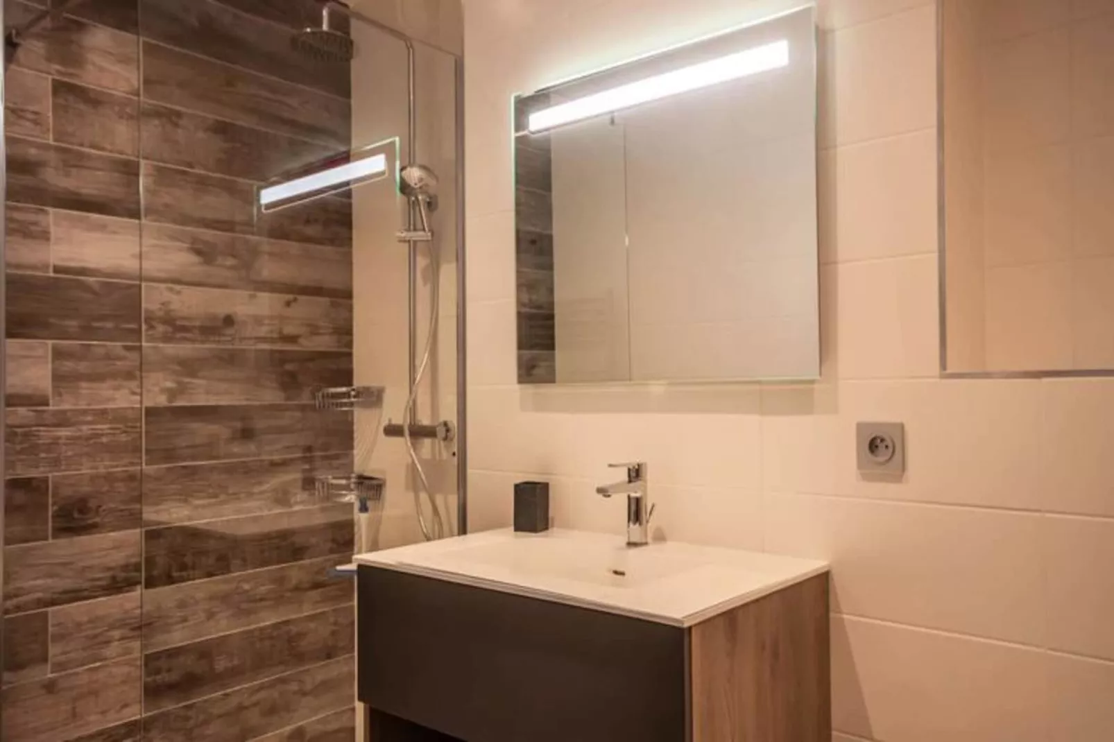 Résidence Les Portes Du Pleney-Bathroom